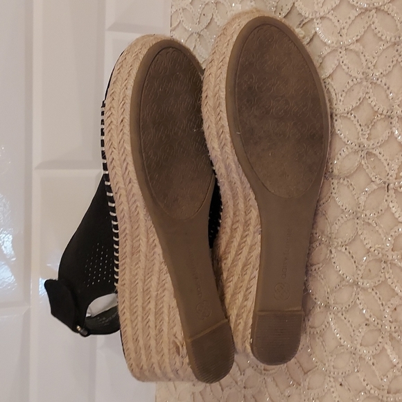 Daisy Fuentes Rory Black Wedge Sandals, Size 8.5 - Picture 14 of 14